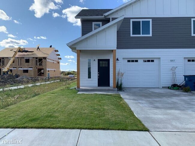 Building Photo - 3406 Laramie Dr