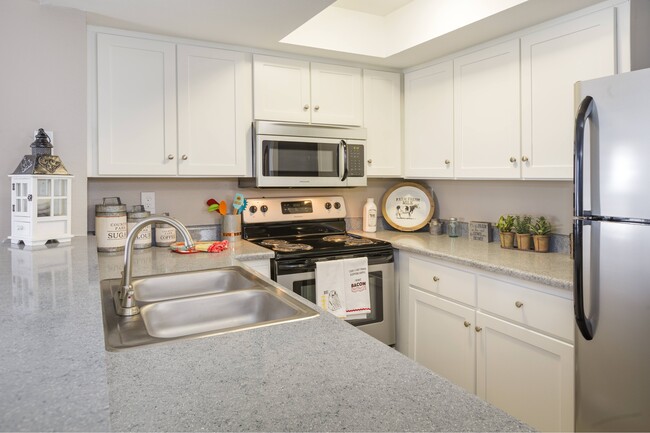 Kitchen - Cottonwood Terrace