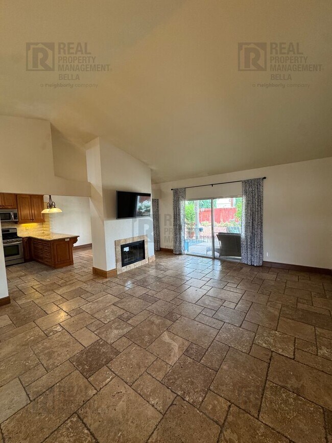 Foto del edificio - Spacious & Stylish Living in the Heart of Lake Elsinore