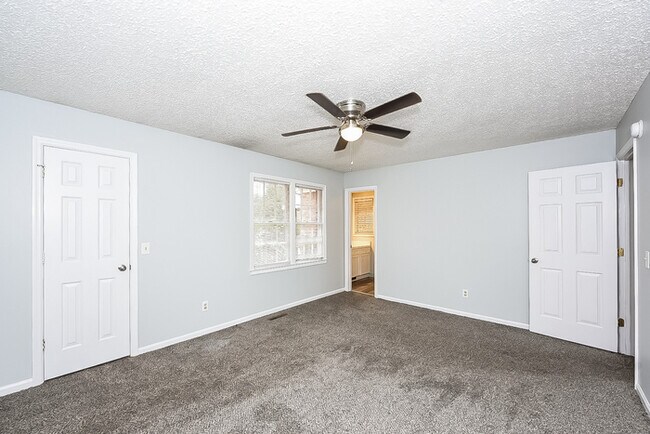 Building Photo - Fresh Charm Meets Everyday Comfort