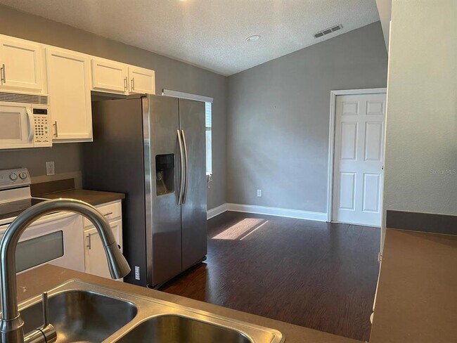 Building Photo - 308 Halstead Dr