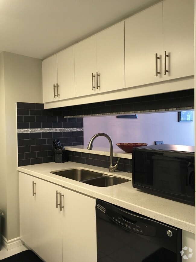 Building Photo - 44 Gerrard St W