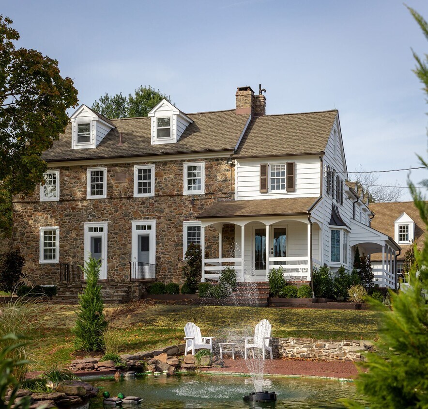 Main House 4 Bedrooms/3 Full Baths - 439 Brownsburg Rd