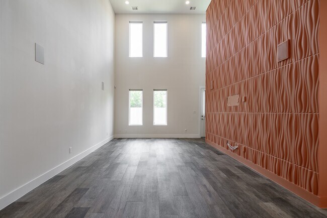 Foto del edificio - 2214 Cortijo Pl