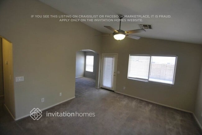 Foto del edificio - 12809 W Roanoke Ave