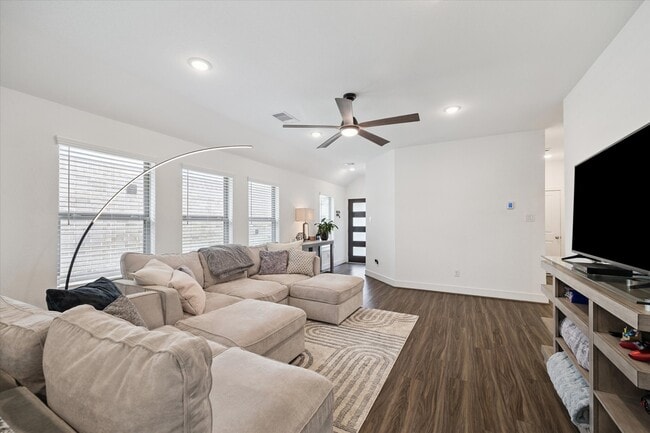Building Photo - 1600 Portia Ln