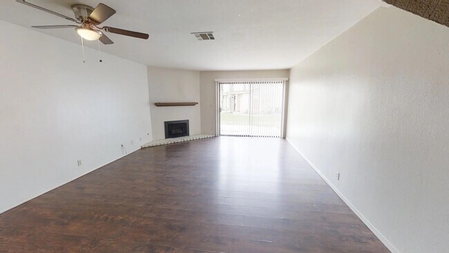 Foto del edificio - For Lease! 2/1.5 Two-Story Condominium in Colton, California.