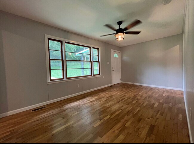 Foto del edificio - 3009 Cox Ln