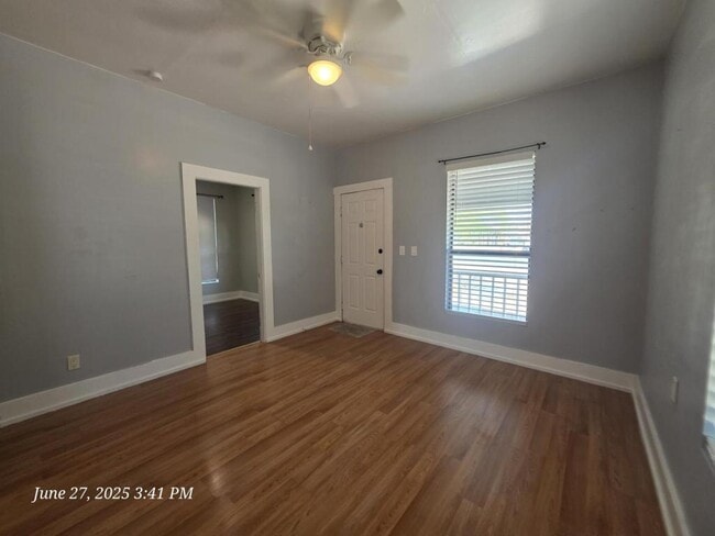 Building Photo - 305 Grandview Ave