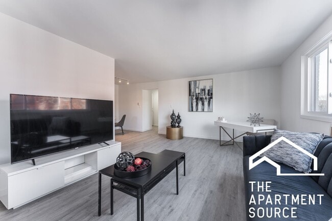 Building Photo - 7619 N Sheridan Rd