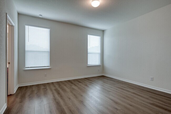 Photo - 9518 Hinterlands Dr House