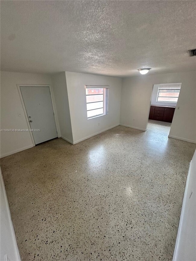 Foto del edificio - 720 W 16th St