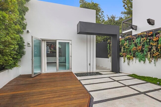 Entry- Gated - 1377 Miller Pl