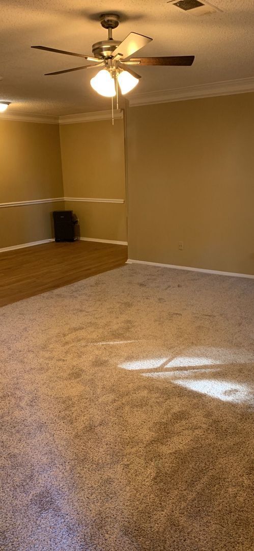 Building Photo - READY NOW!!! 3 bed 2 bath!