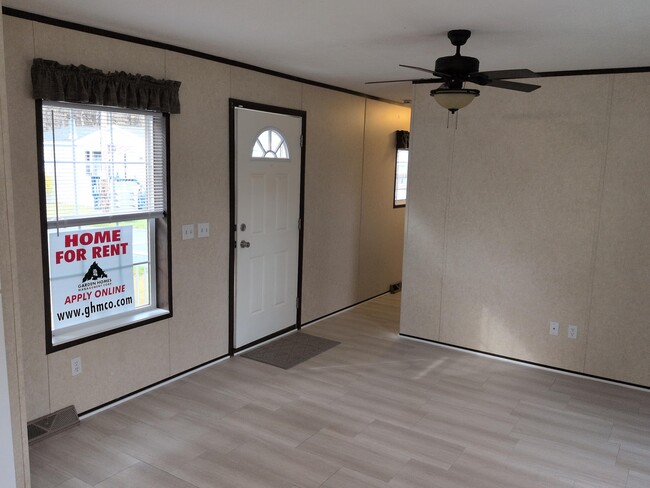 Building Photo - 106 Pine Grove Dr