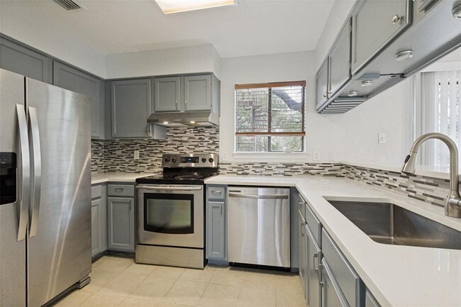 Building Photo - 6810 Deatonhill Dr