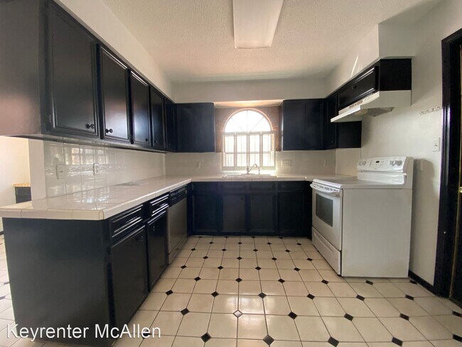 Foto del edificio - 3 br, 2 bath House - 400 Tyler Avenue