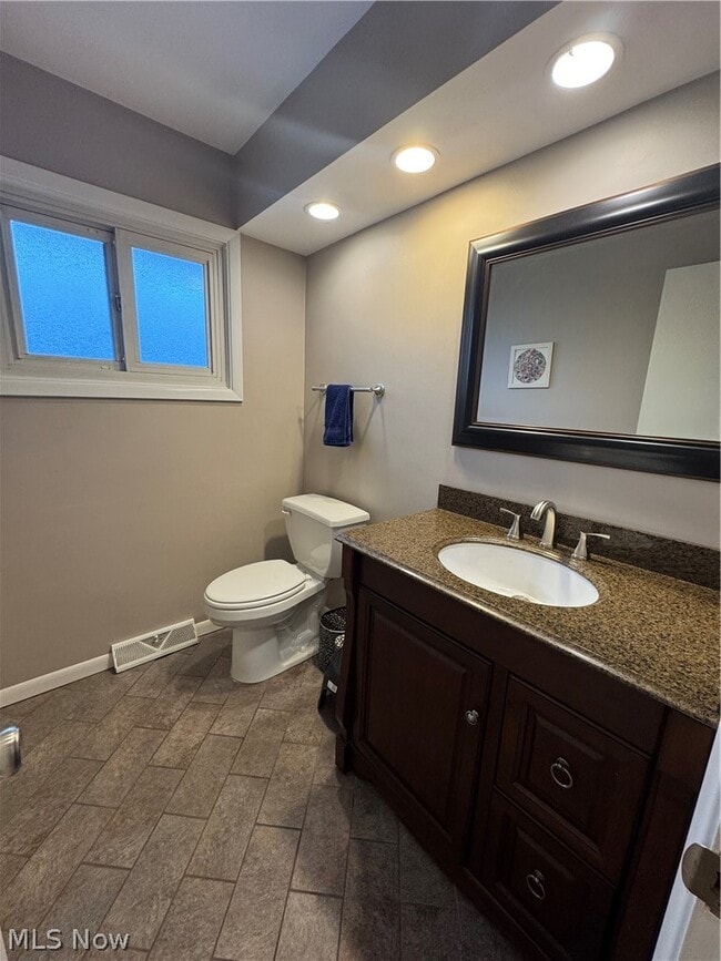 Building Photo - 2545 Buckhurst Dr