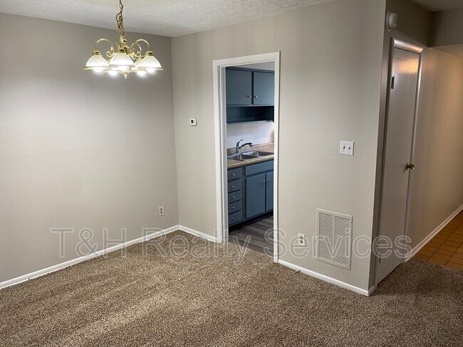 Building Photo - 7483 Countrybrook Dr