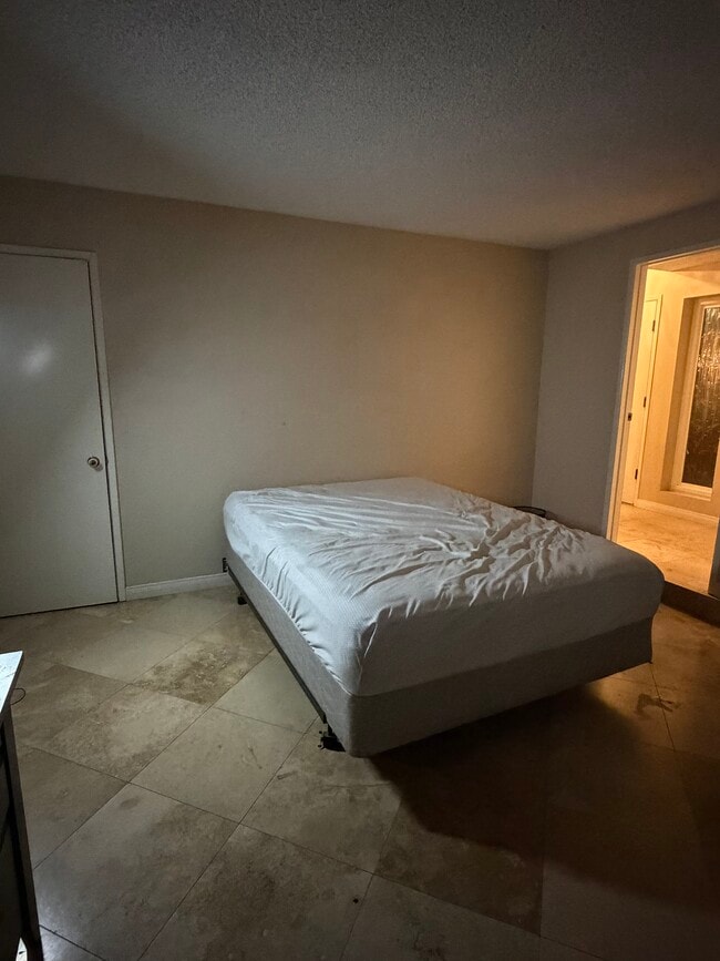 Foto del edificio - 4651 Huggins St