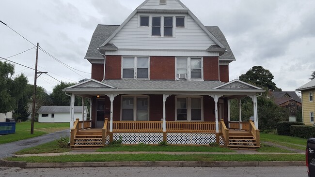 Building Photo - 349 Cherry St