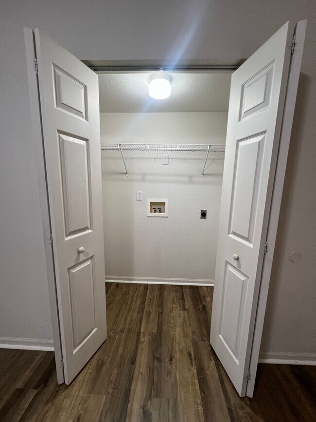 Foto del edificio - 120 Estate Ln