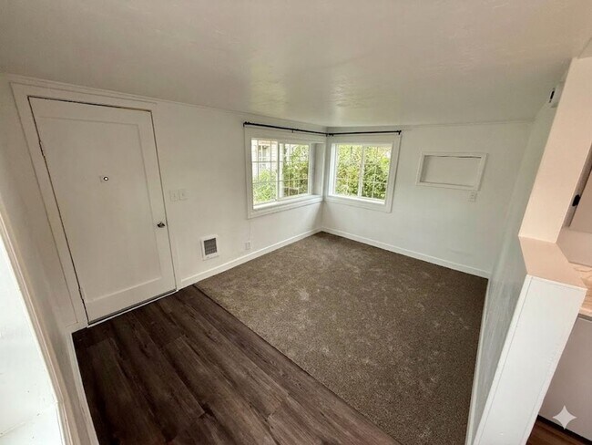 Foto del edificio - 1BR/1BA Studio in Downtown Clarkston!