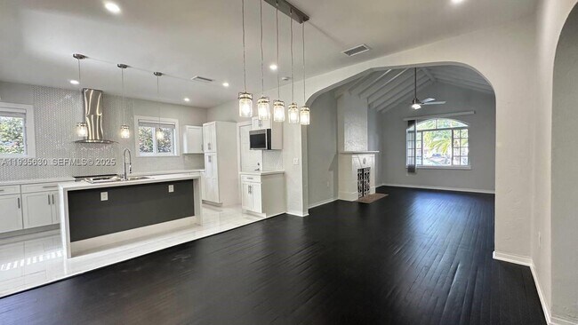 Foto del edificio - 1824 SW 24th St