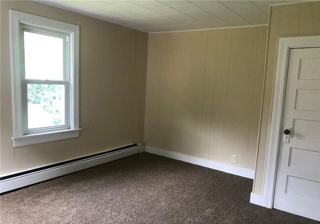 Building Photo - 2BR home in Bangor available 10/5/25!