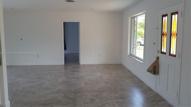 Foto del edificio - 2325 NE 195th St