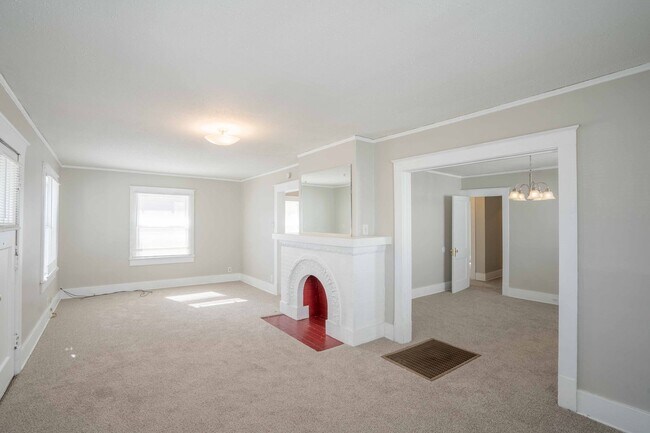 Foto del edificio - Beautifully Redone 3 Bedroom House! Availa...