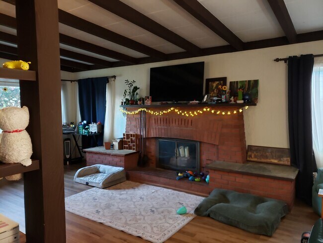 Foto del edificio - Three bedroom Home Close to the Hospital in Eureka
