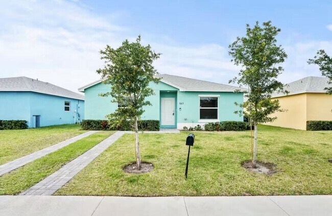 Foto del edificio - 565 Lilac Ct