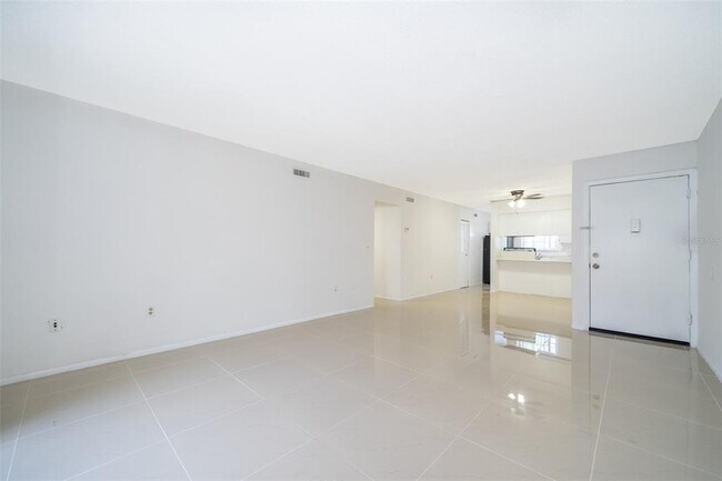 Foto del edificio - 5317 Curry Ford Rd