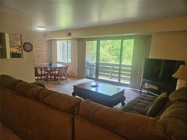 Building Photo - 5082 Sanlin Dr