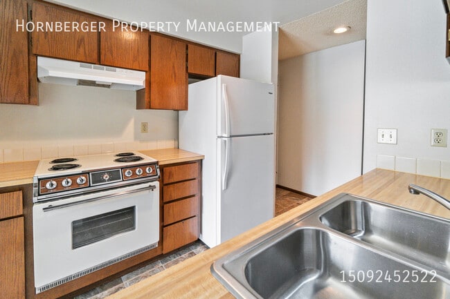Building Photo - 8705 N Colton St