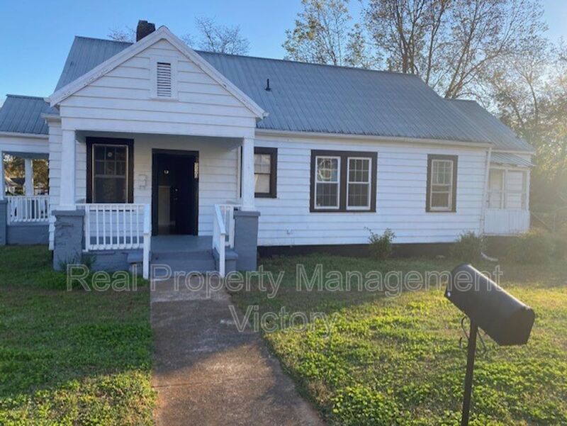Foto principal - 330 E 5th St