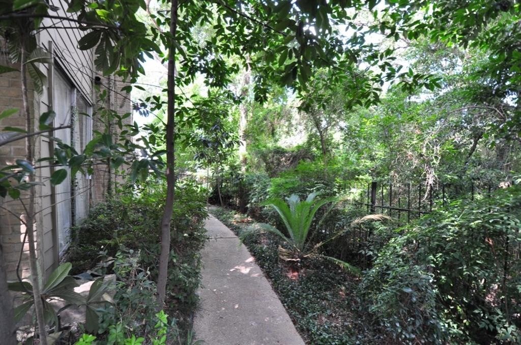 Primary Photo - 2100 Tanglewilde St