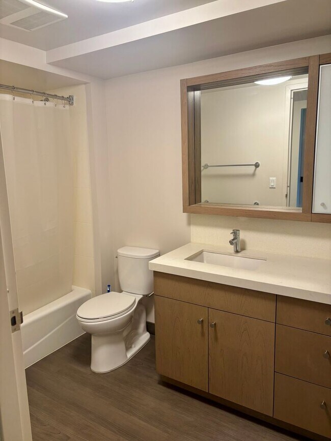 Foto del edificio - For Rent | 1 Bedroom plus Den, 2 bathroom ...