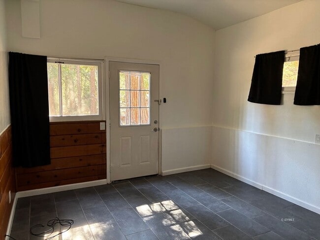 Foto del edificio - 26455 Delano Dr