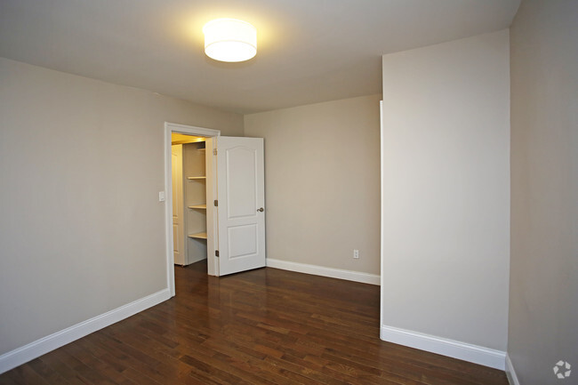 Interior Photo - 585 E 21st St