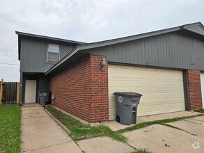 Building Photo - 4017 NW Ozmun Ave