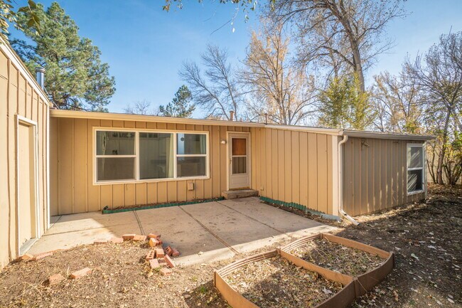 Building Photo - 6927 Totara Pl