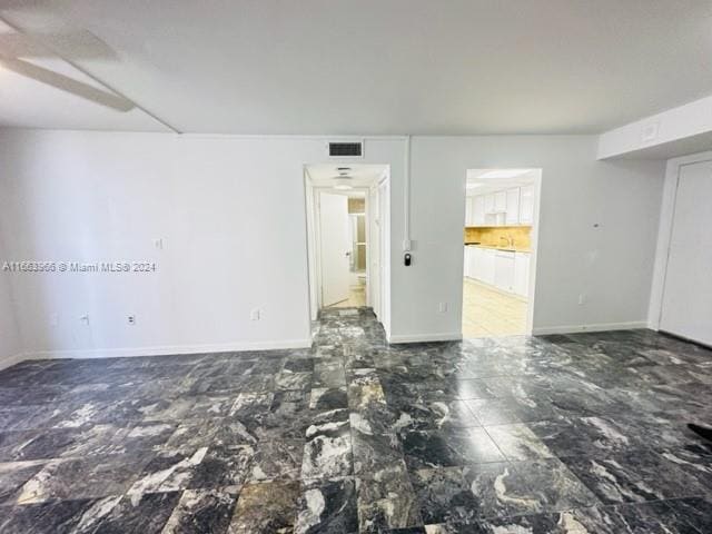 Building Photo - 1621 Collins Ave