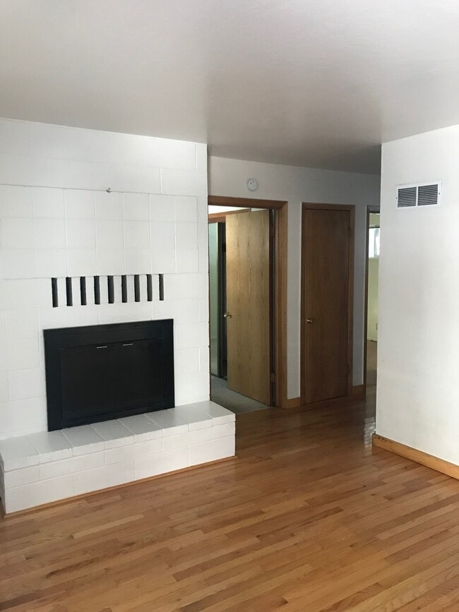 Building Photo - 775