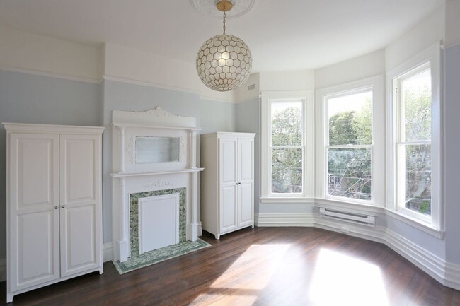 Building Photo - 144 10th Ave