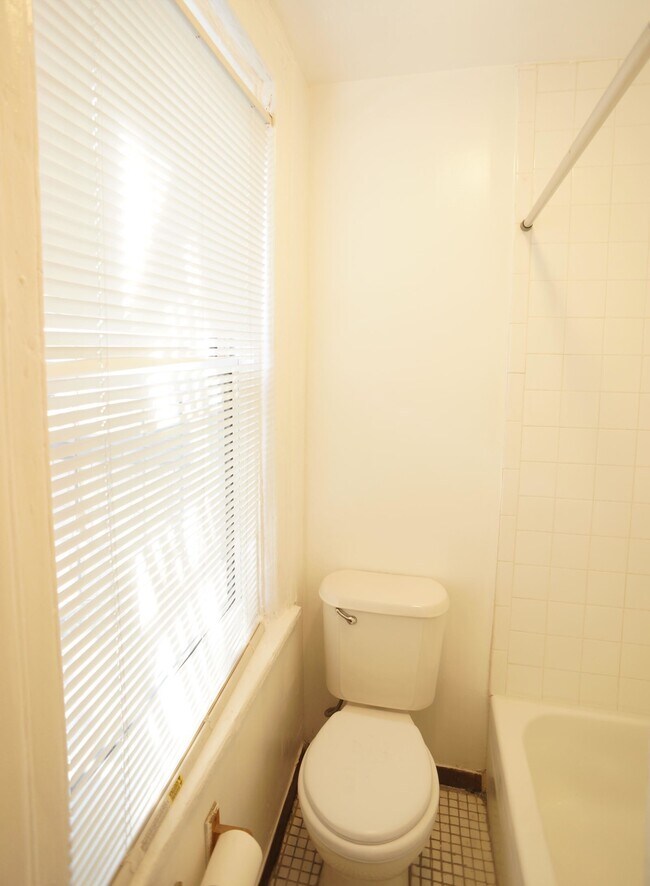 Building Photo - 138 Adelphi St