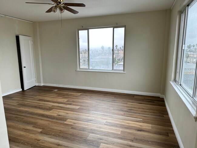 Foto del edificio - 3835 W 2nd St