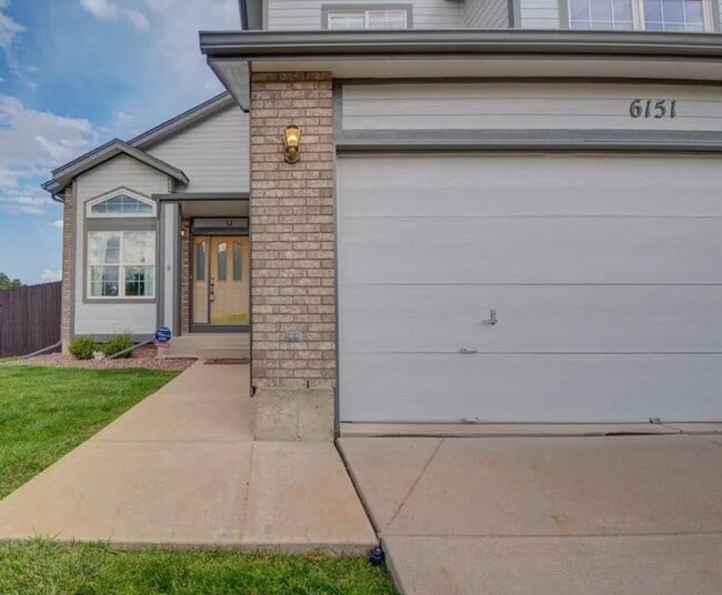 Building Photo - 6151 Oakwood Blvd