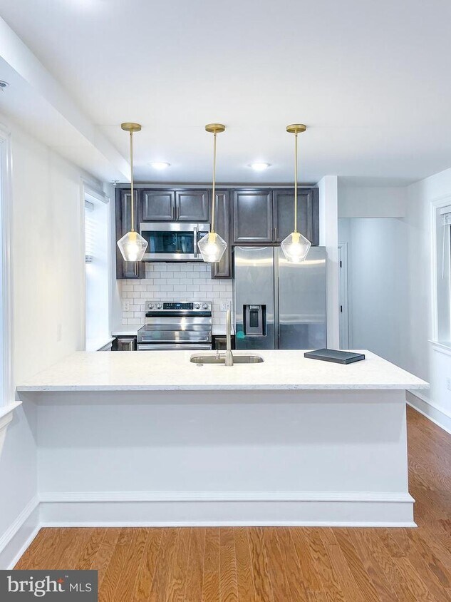 Foto principal - 212 W 9th St